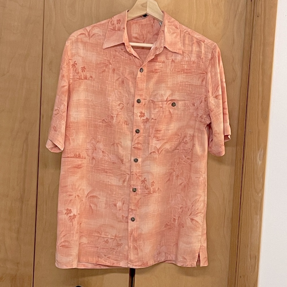 Hawaiian Mens button down shirt size S peach tones